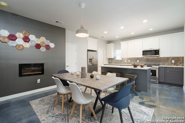 Listing photo id 5 for 603 Euclid Ave W 2