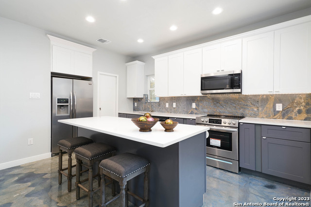 Listing photo id 7 for 603 Euclid Ave W 2