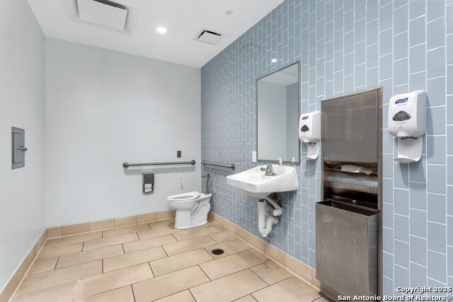 Listing photo id 10 for 4359 Greco