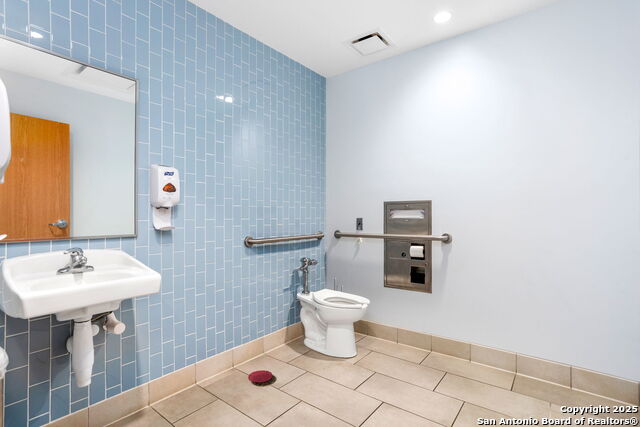 Listing photo id 20 for 4359 Greco