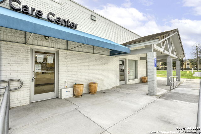 Listing photo id 24 for 4359 Greco