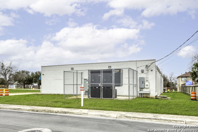 Listing photo id 2 for 4359 Greco