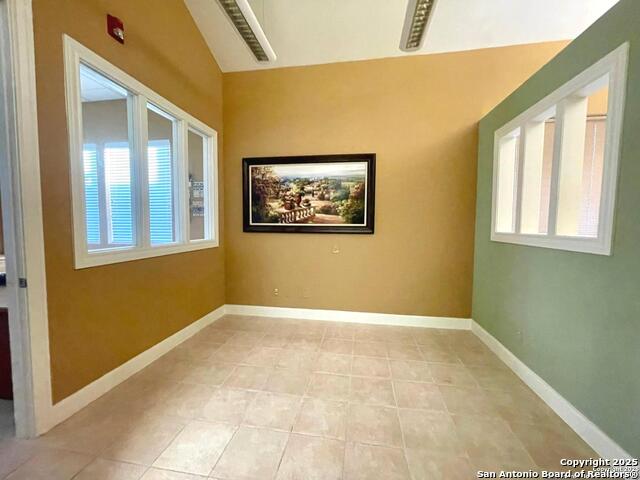 Listing photo id 6 for 4091 De Zavala 3 Sui
