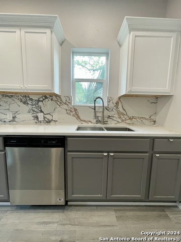 Listing photo id 8 for 603 Euclid Ave W 4