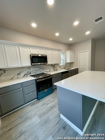 Listing photo id 9 for 603 Euclid Ave W 4