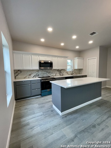 Listing photo id 10 for 603 Euclid Ave W 4