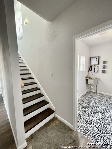 Listing photo id 24 for 603 Euclid Ave W 4