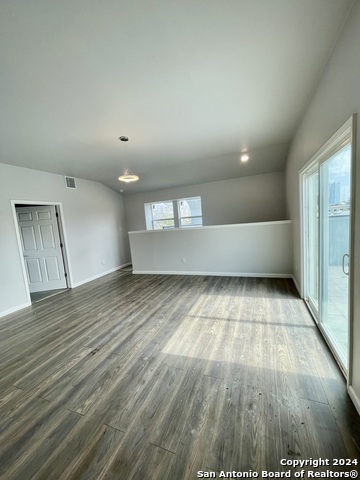 Listing photo id 26 for 603 Euclid Ave W 4