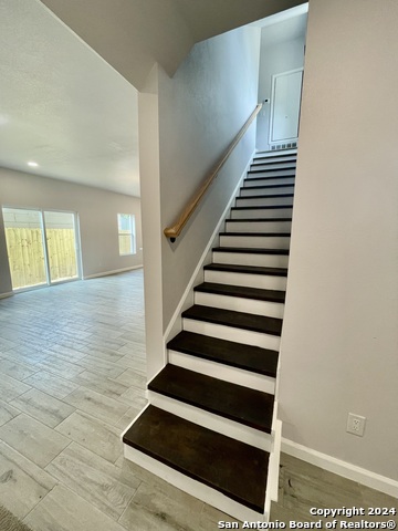 Listing photo id 4 for 603 Euclid Ave W 4