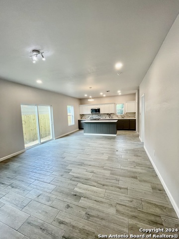 Listing photo id 5 for 603 Euclid Ave W 4