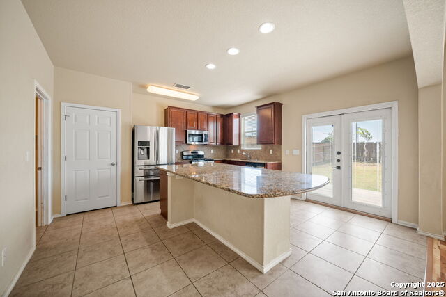 Image 14 of 36 For 3410 York Crest