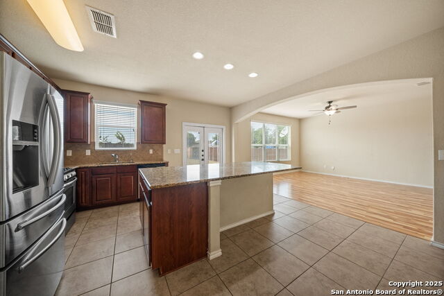 Image 15 of 36 For 3410 York Crest