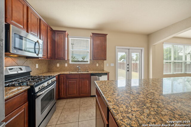Image 16 of 36 For 3410 York Crest