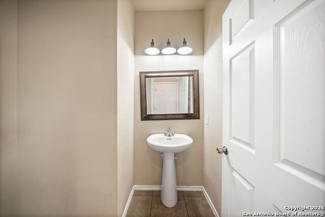 Image 20 of 36 For 3410 York Crest