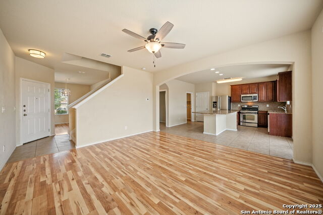 Image 9 of 36 For 3410 York Crest