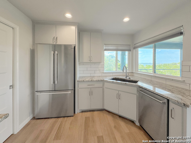 Listing photo id 12 for 173 Riedel  
