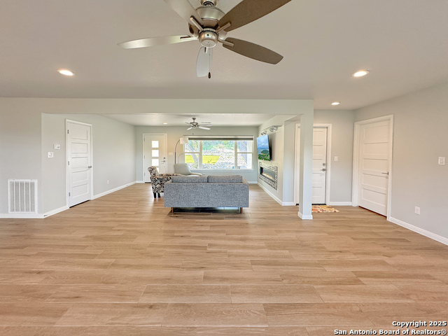 Listing photo id 19 for 173 Riedel  