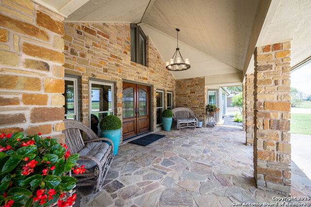 Image 5 of 40 For 871 Chimney Valley Rd