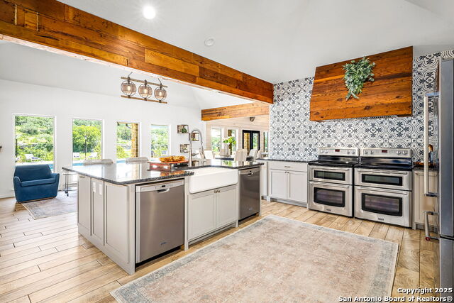 Image 9 of 40 For 871 Chimney Valley Rd