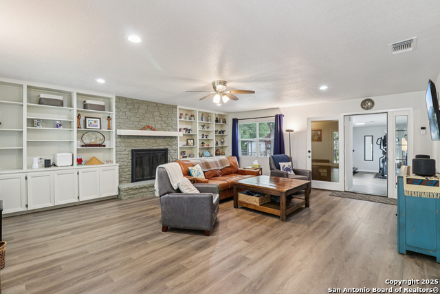 Image 4 of 28 For 274 Chesswood