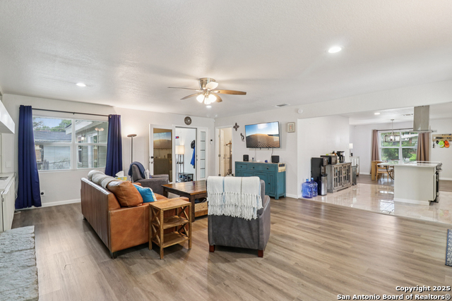 Image 6 of 28 For 274 Chesswood