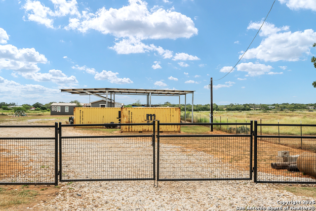 Details for 985 Cr 307 , Jourdanton, TX 78026