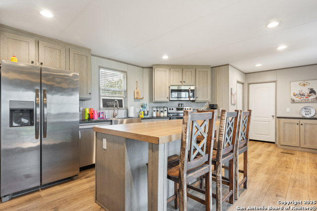 Image 10 of 29 For 985 Cr 307