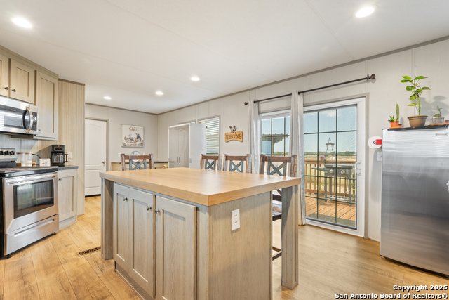 Image 11 of 29 For 985 Cr 307