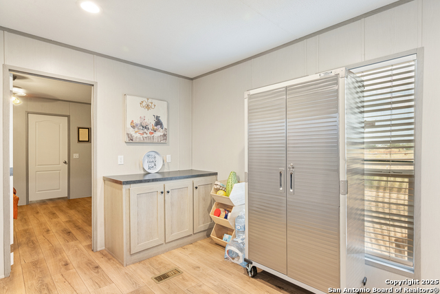 Image 14 of 29 For 985 Cr 307