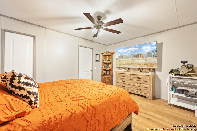 Image 16 of 29 For 985 Cr 307