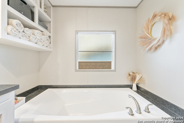 Image 18 of 29 For 985 Cr 307