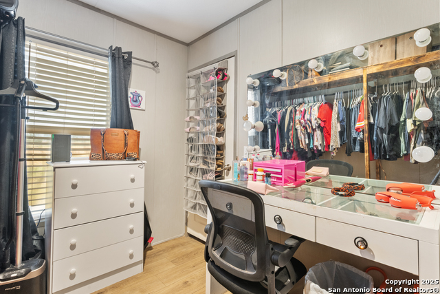 Image 21 of 29 For 985 Cr 307