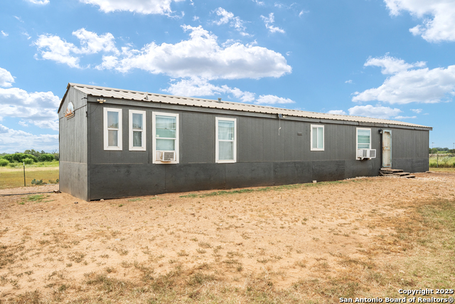 Image 24 of 29 For 985 Cr 307