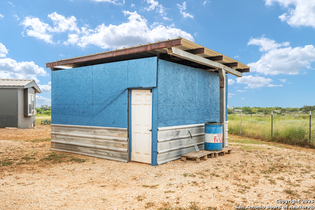 Image 28 of 29 For 985 Cr 307