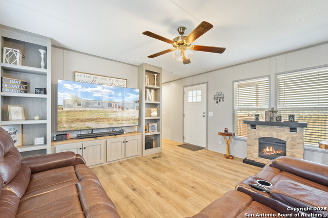 Image 6 of 29 For 985 Cr 307