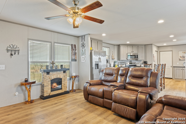 Image 7 of 29 For 985 Cr 307