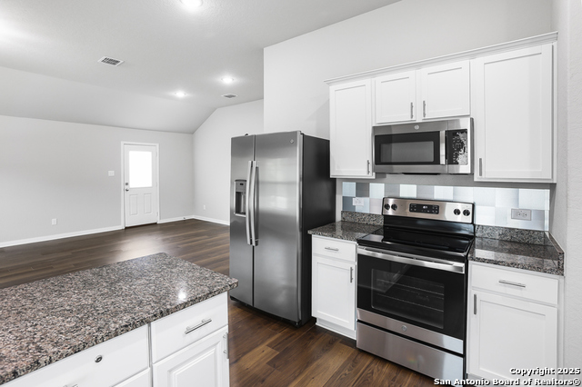 Listing photo id 9 for 2973 Greenbriar