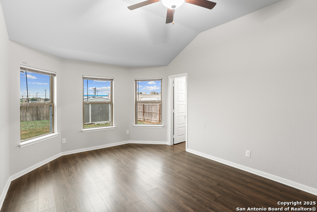 Listing photo id 10 for 2973 Greenbriar