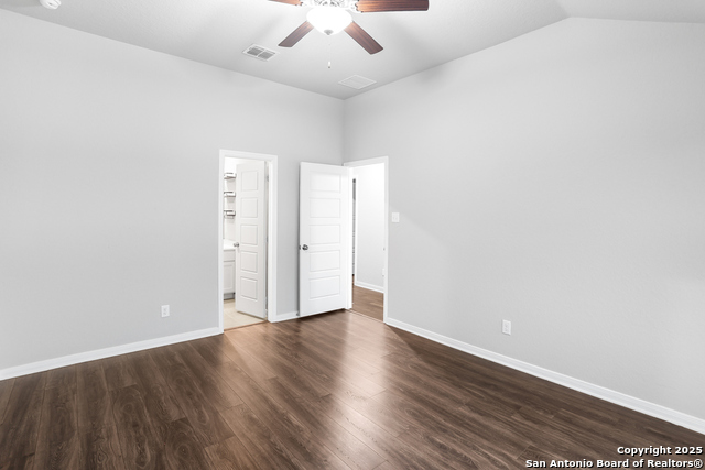 Listing photo id 11 for 2973 Greenbriar