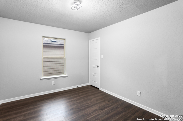 Listing photo id 15 for 2973 Greenbriar