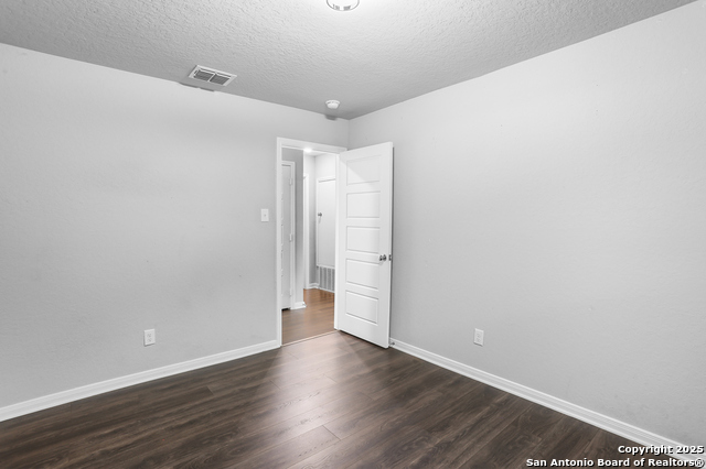 Listing photo id 16 for 2973 Greenbriar