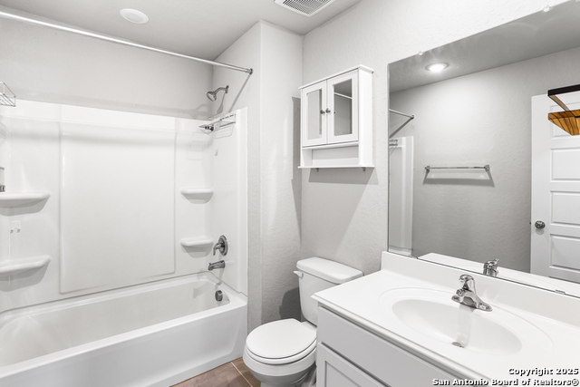 Listing photo id 17 for 2973 Greenbriar