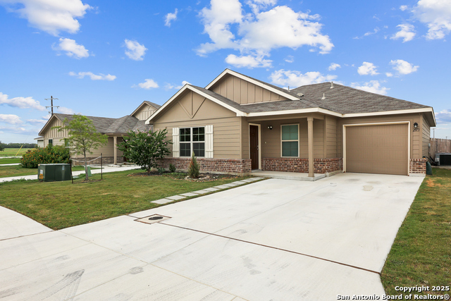 Listing photo id 1 for 2973 Greenbriar