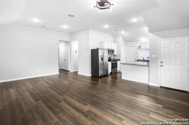 Listing photo id 4 for 2973 Greenbriar