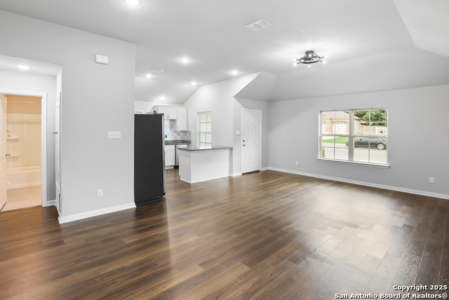 Listing photo id 5 for 2973 Greenbriar