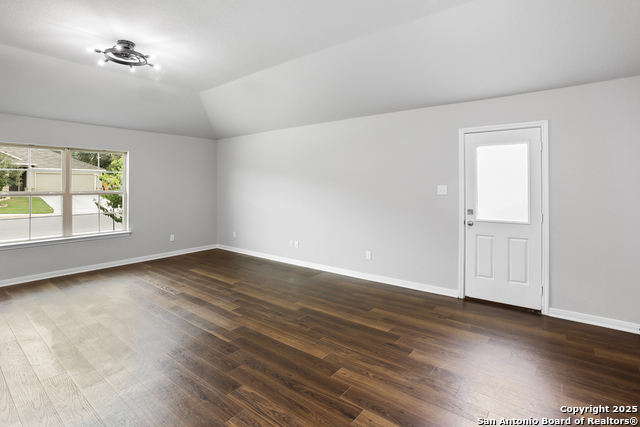 Listing photo id 6 for 2973 Greenbriar