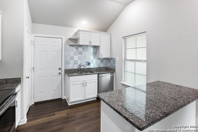 Listing photo id 7 for 2973 Greenbriar