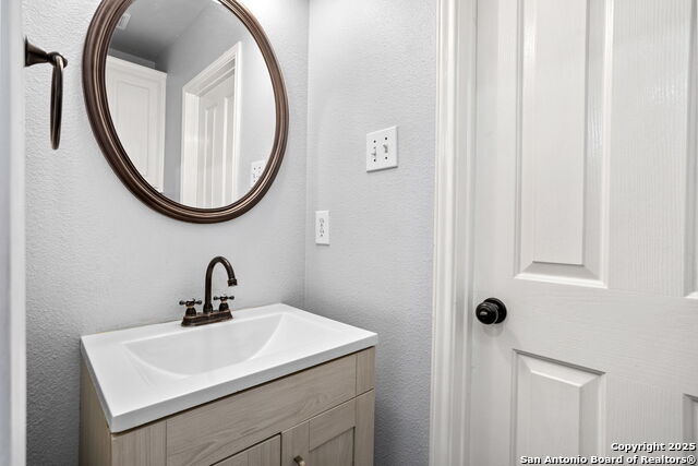 Image 11 of 24 For 838 Georg Oaks