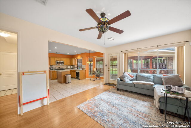 Image 5 of 25 For 6411 Rambling Trail Dr