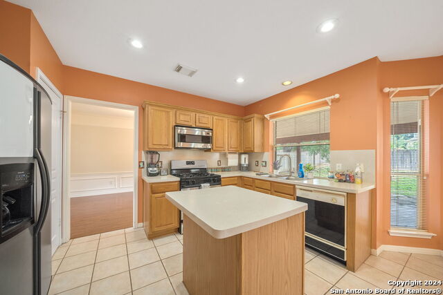 Image 7 of 25 For 6411 Rambling Trail Dr